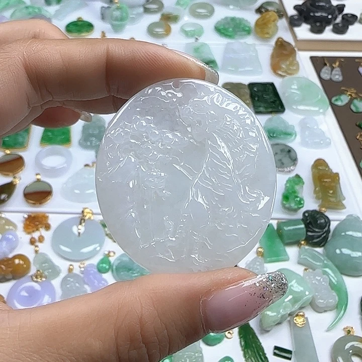 翡翠颈饰未镶嵌白冰虎牌