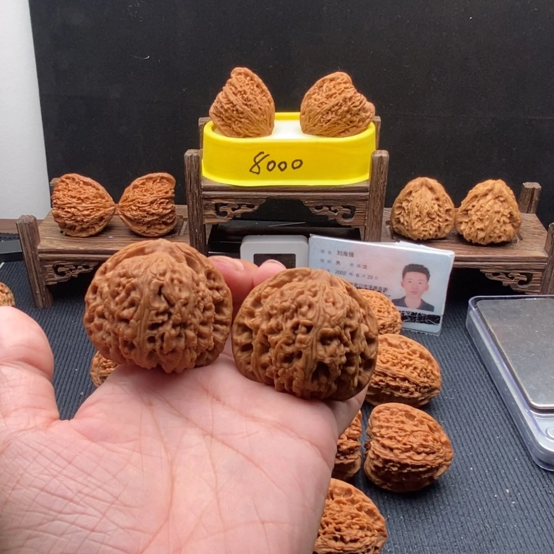 U***n核桃文玩核桃手把件