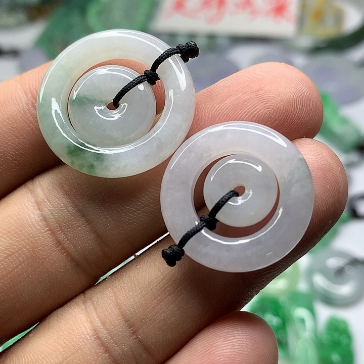 翡翠未镶嵌吊坠(赠链)多样性发货