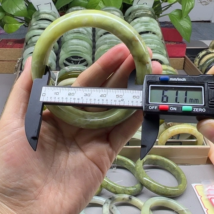 蛇纹石玉未镶嵌手镯68