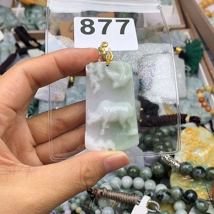 翡翠颈饰未镶嵌马*丽翡翠