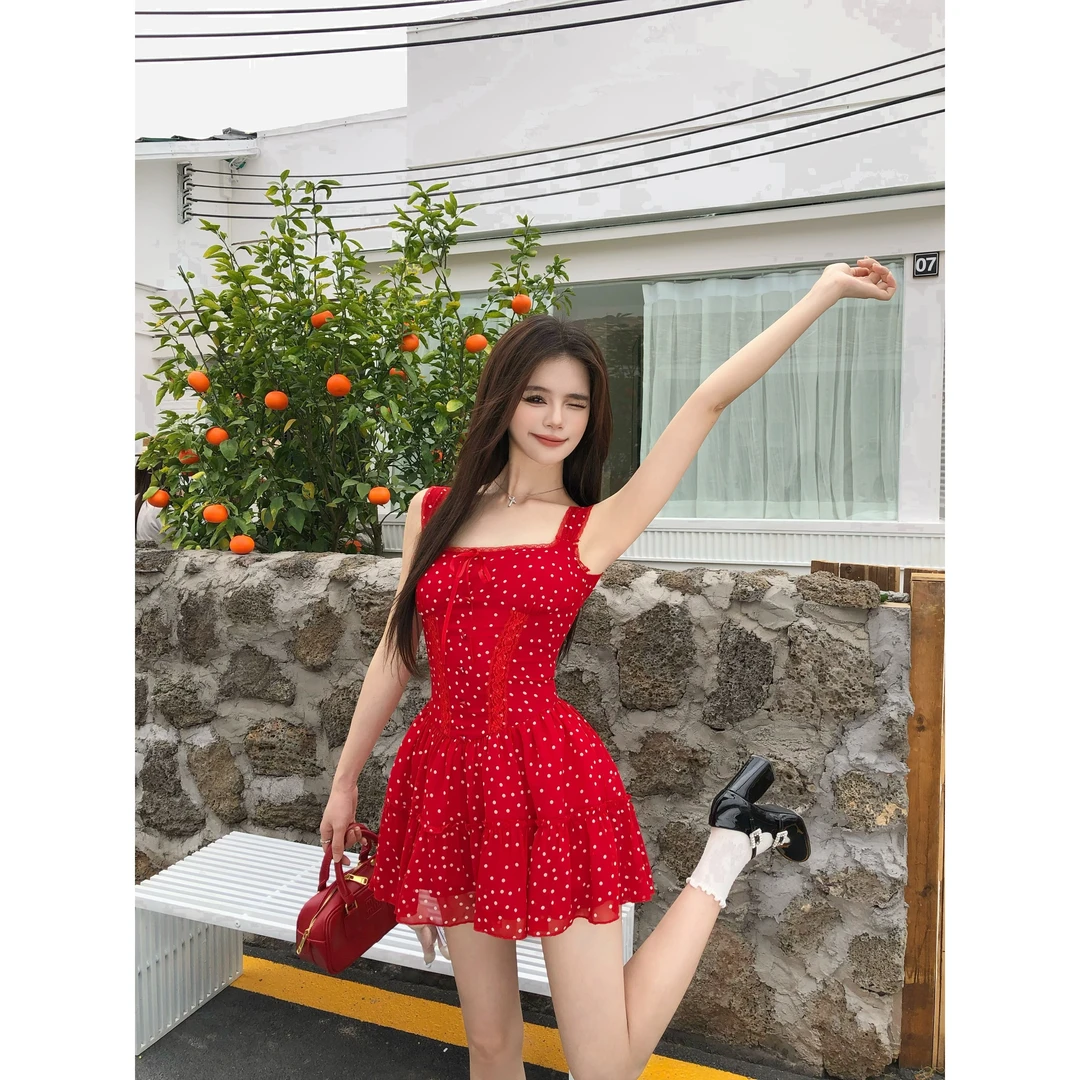 画解WAHJU【热恋一夏】春夏新款修身显瘦出游穿搭红色连衣裙9250W