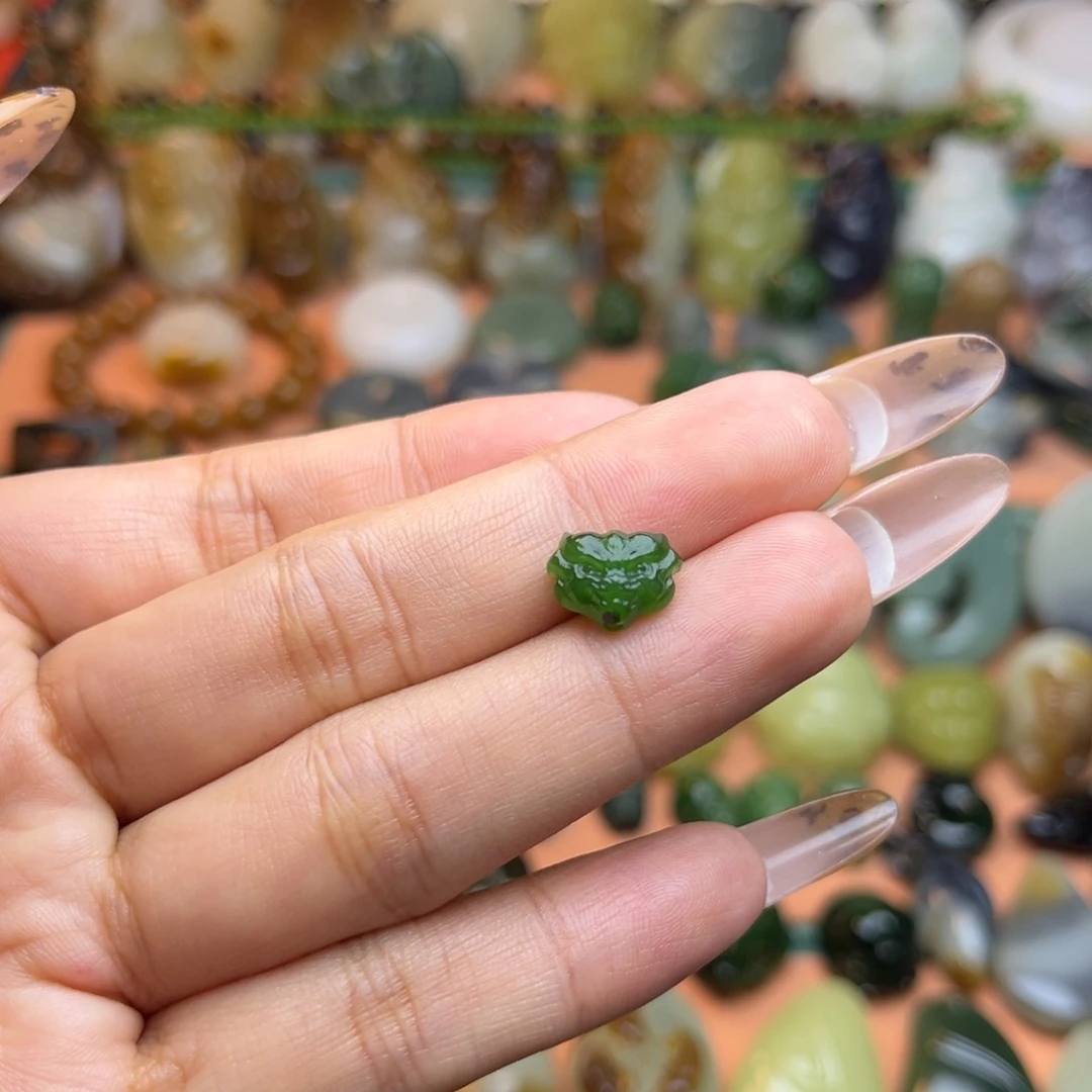 奶***饼和田玉未镶嵌颈饰