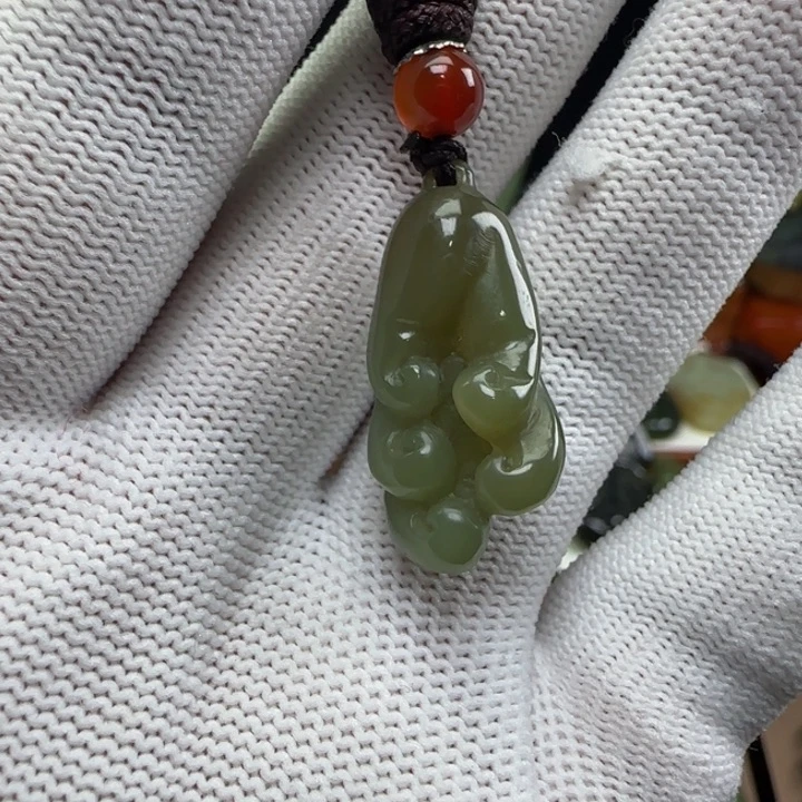 颈饰未镶嵌岫岩老玉（透闪石质玉）