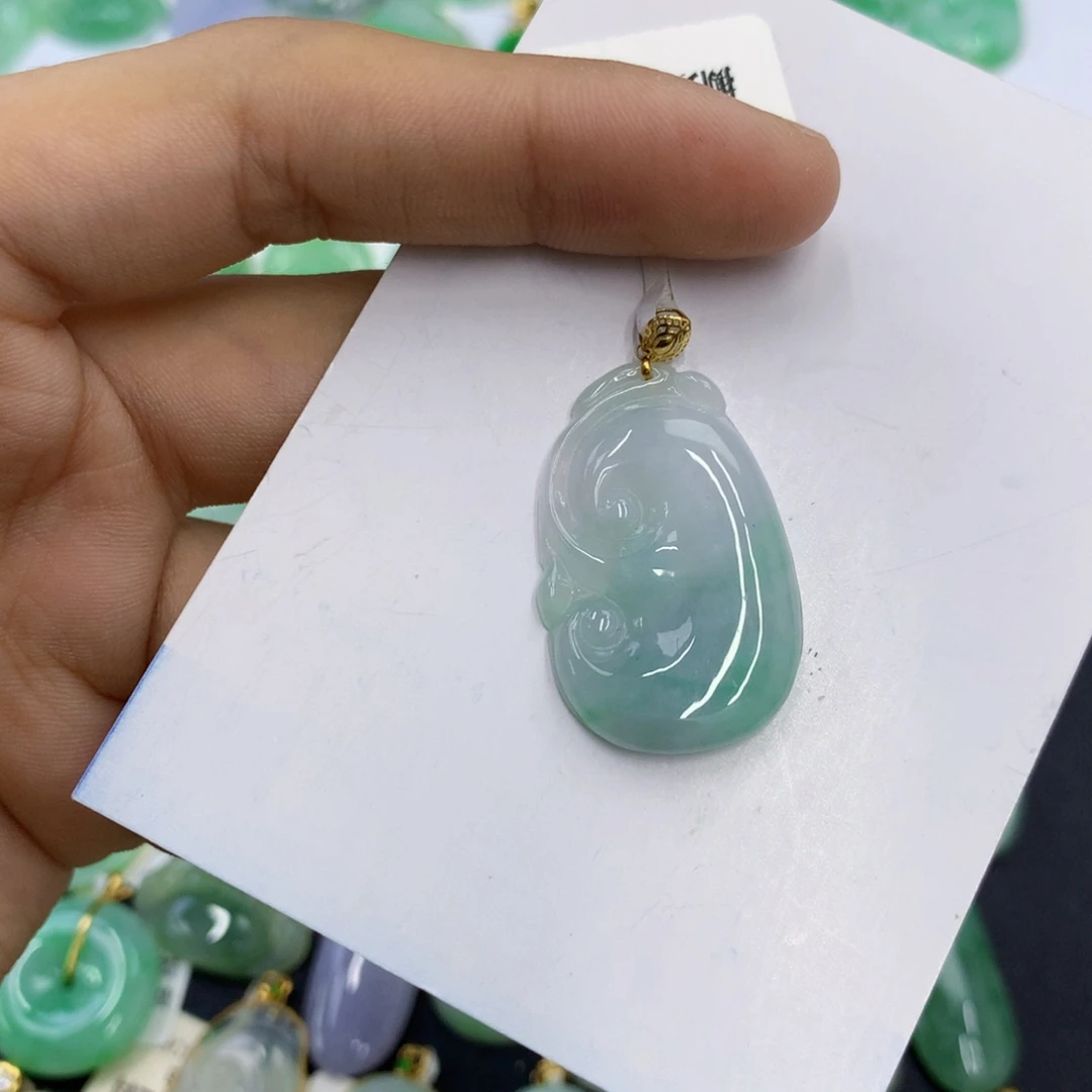 翡翠18K金镶嵌颈饰翡翠