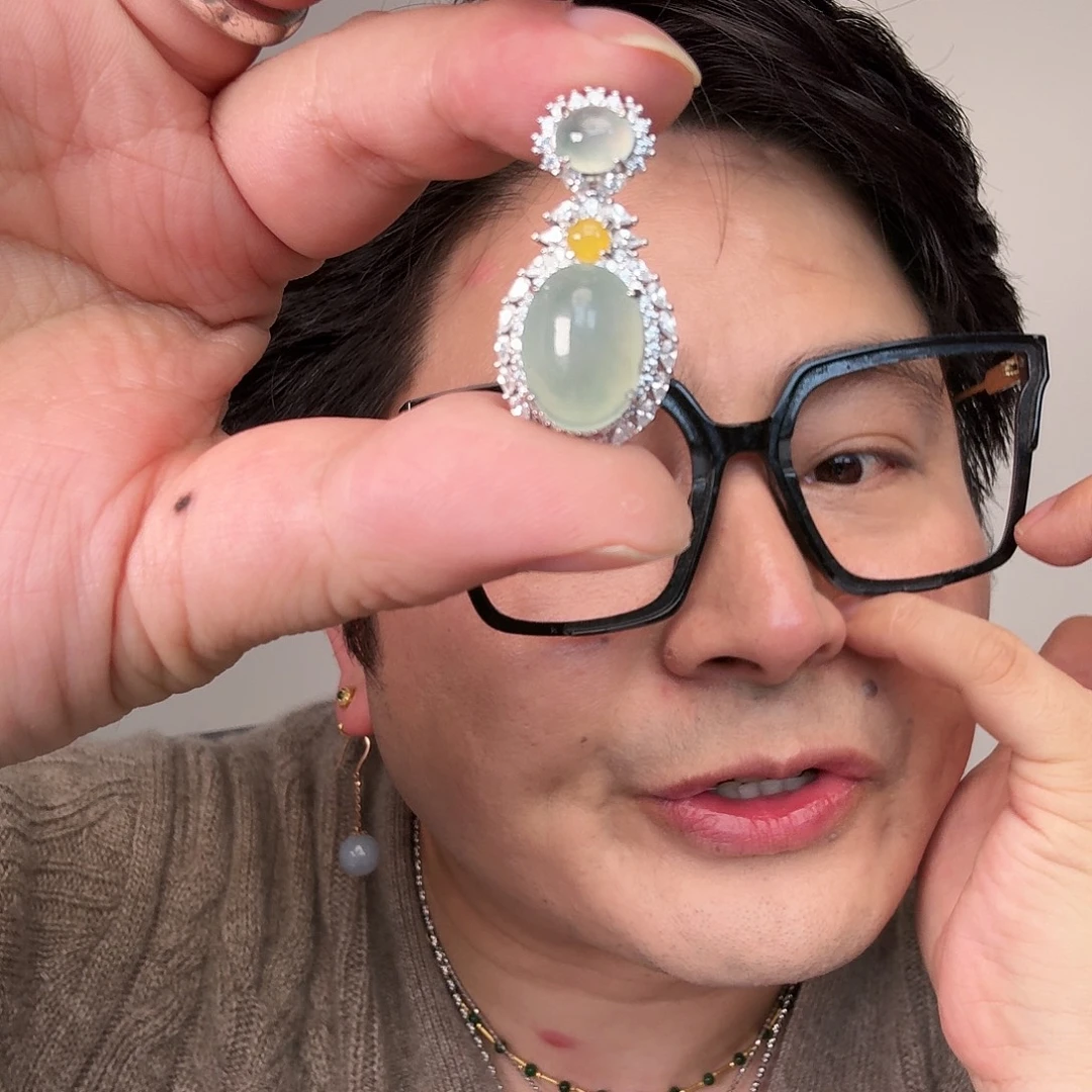 翡翠未镶嵌颈饰一件