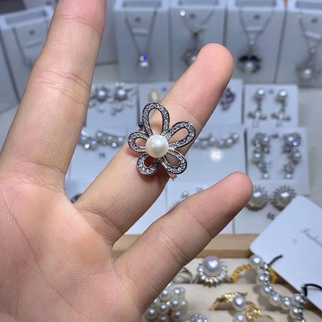 淡水珍珠银S925镶嵌耳饰