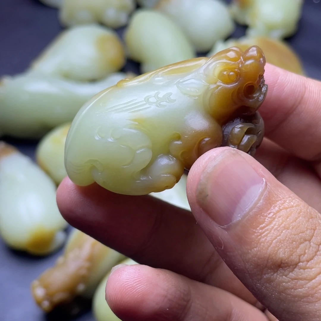银***树颈饰未镶嵌和田玉（糖玉）