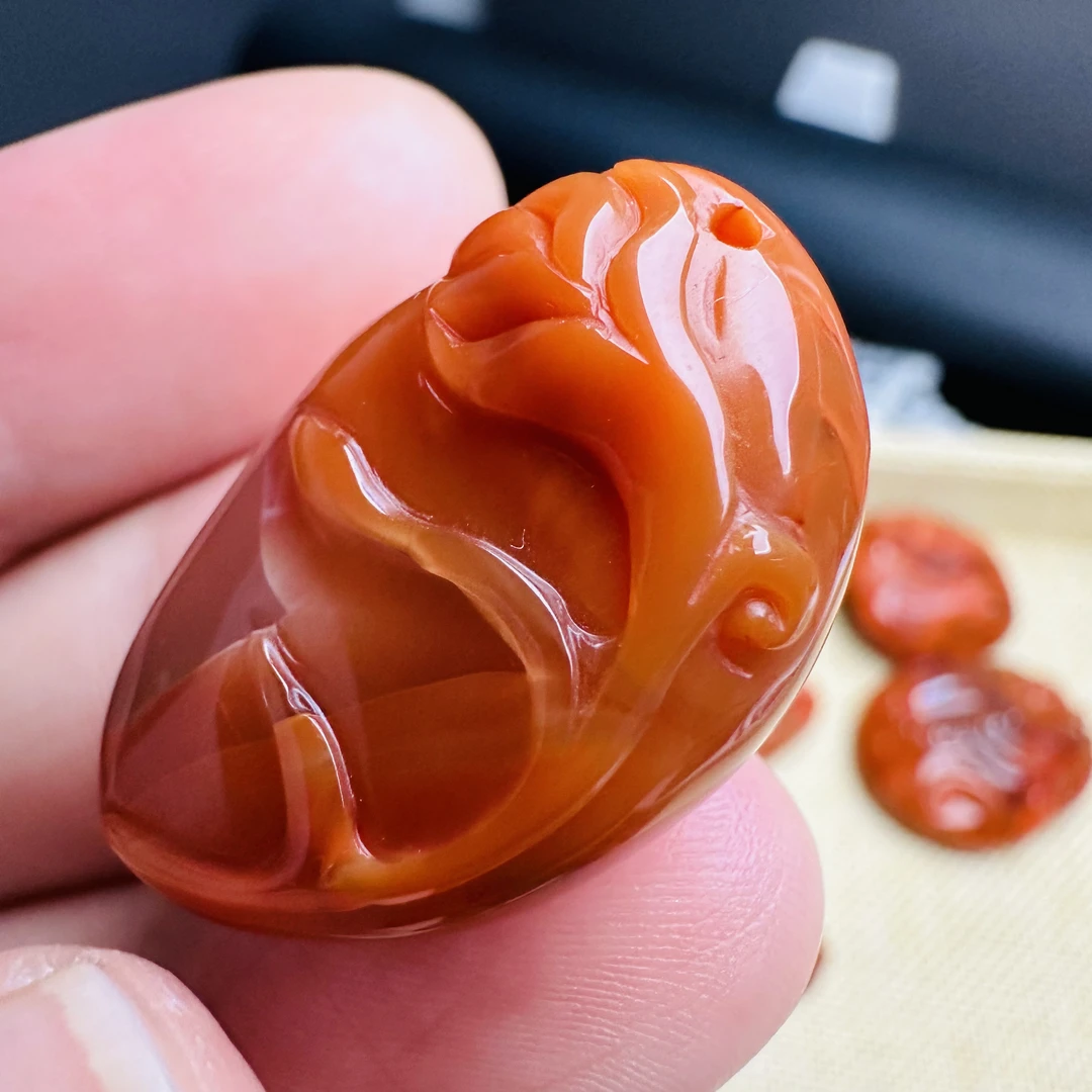 玩艺工匠天然南红雕刻吊坠重7.3克孤品一件（商城）冰红红色精雕