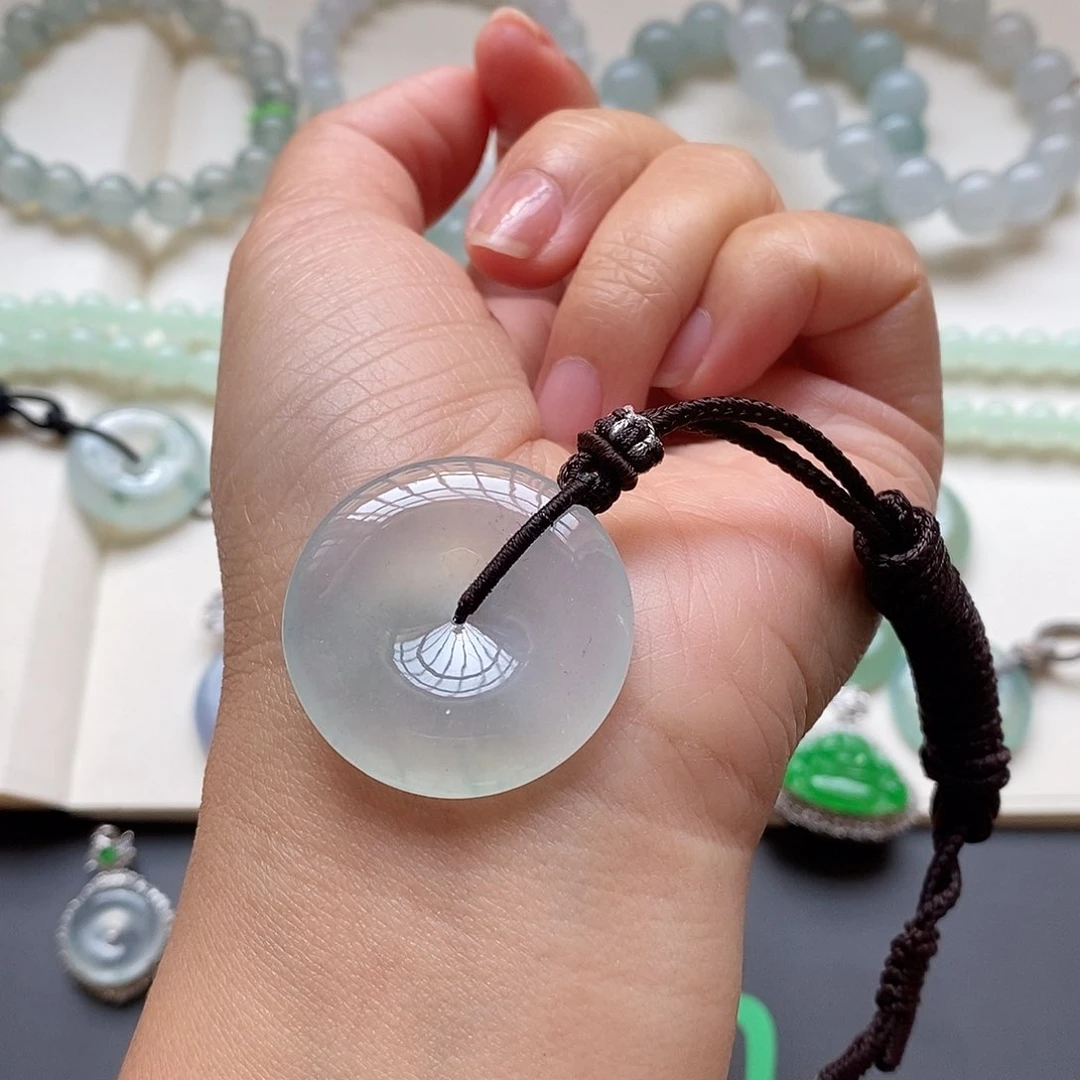 翡翠颈饰未镶嵌冰润平安扣