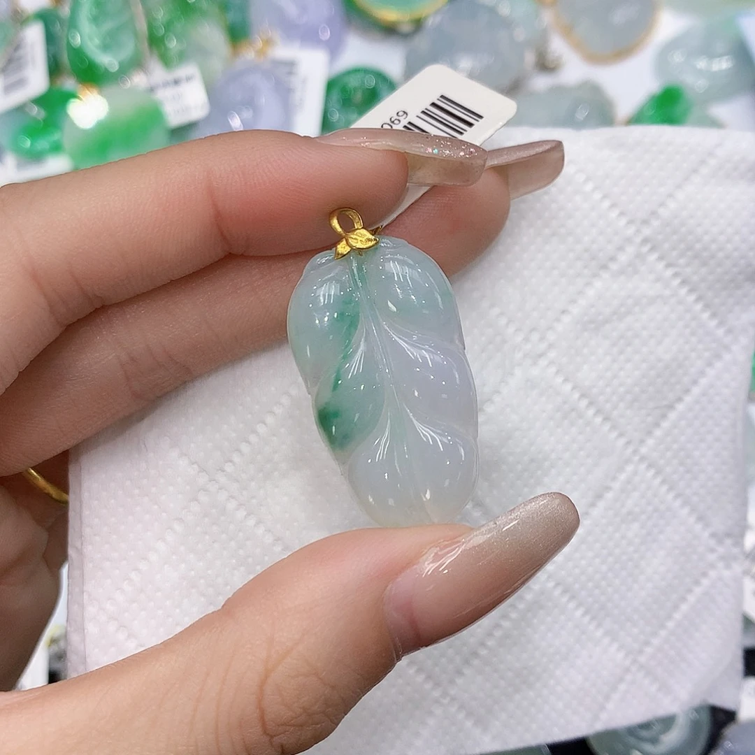 翡翠18K金镶嵌颈饰111111111