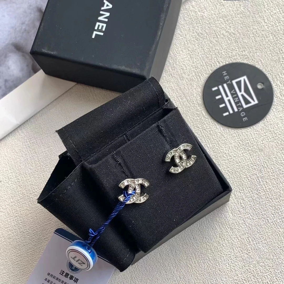 95新 Chanel/香奈儿 银色双c水钻耳钉 13835411