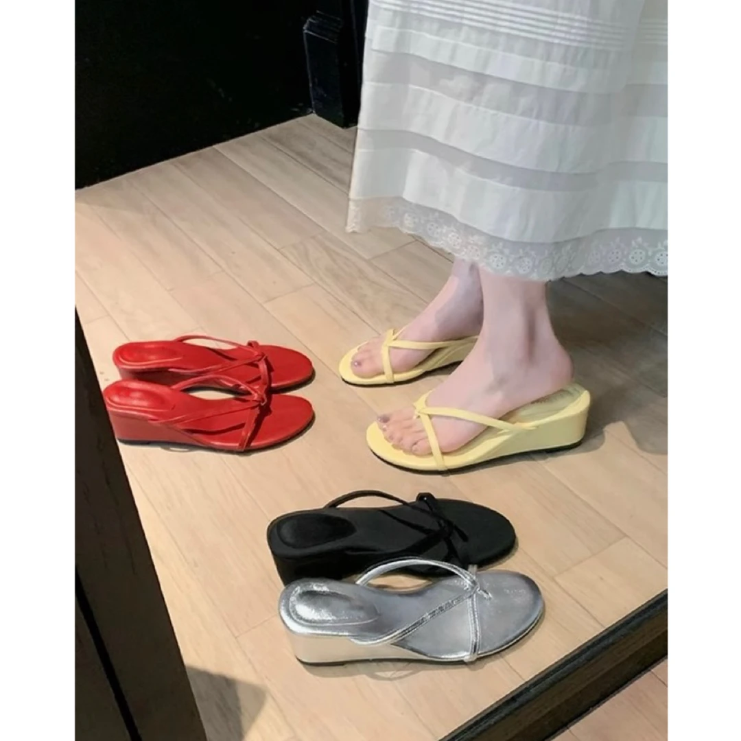 羊皮版~法式绝美银色夹趾凉拖鞋女夏外穿配裙子细带坡跟后空凉鞋