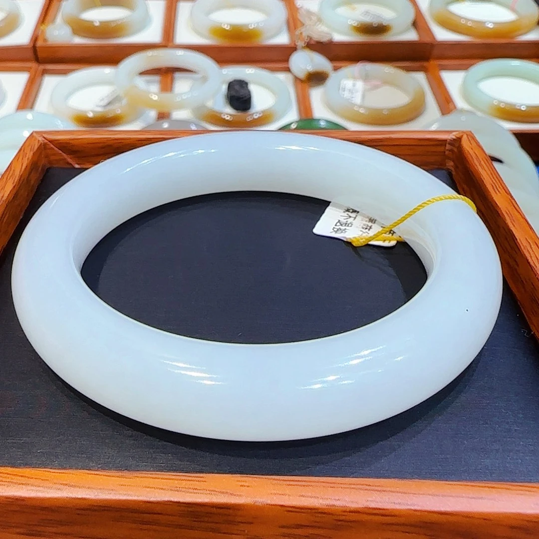 和田玉手镯未镶嵌阿*