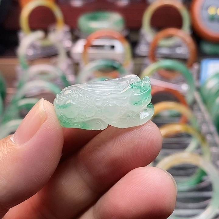 石英质玉颈饰未镶嵌