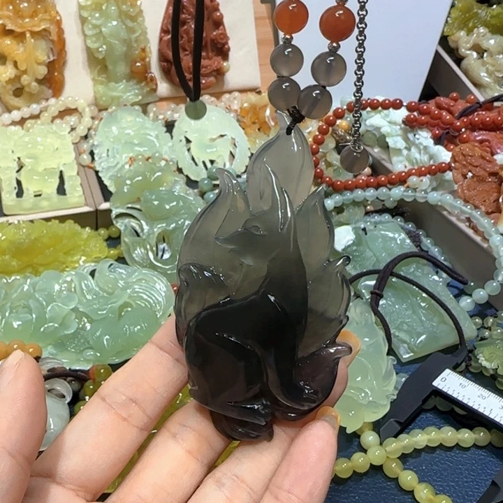 未镶嵌蛇纹石玉吊坠