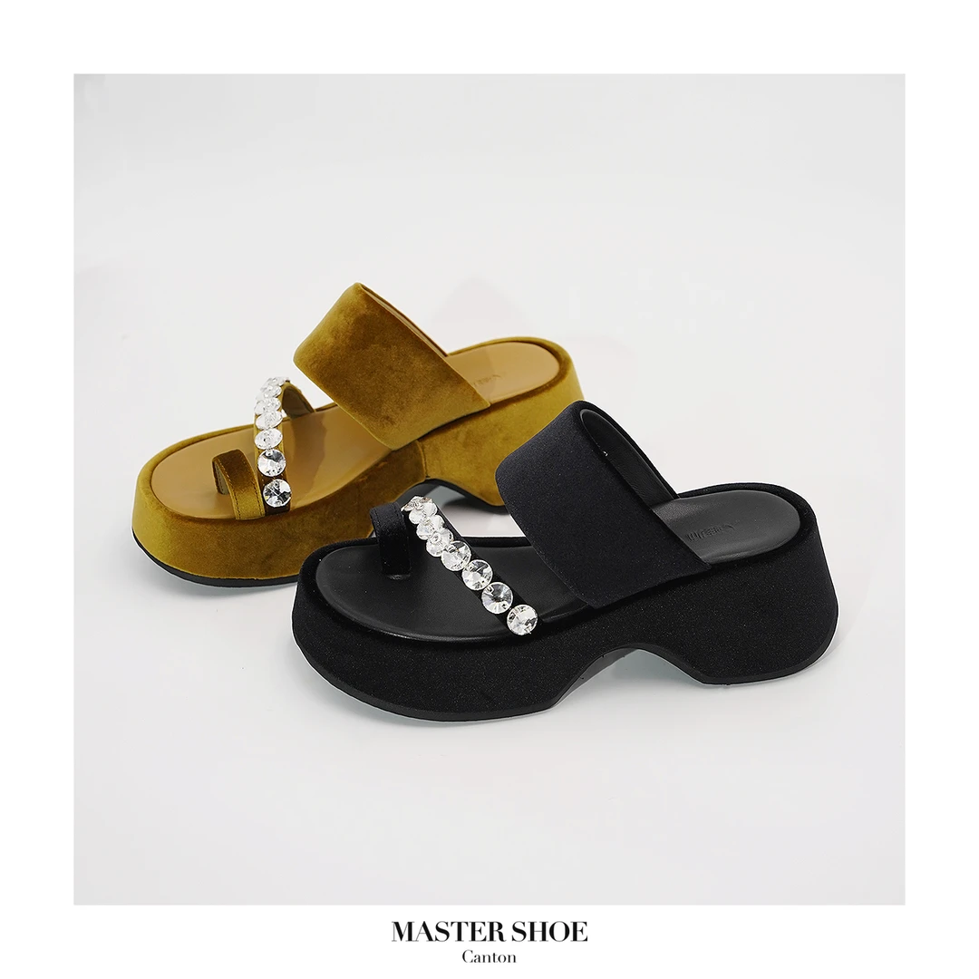 大鞋师《6CM》时尚休闲套趾平底凉鞋水钻高跟坡跟百搭一字拖DXS2577