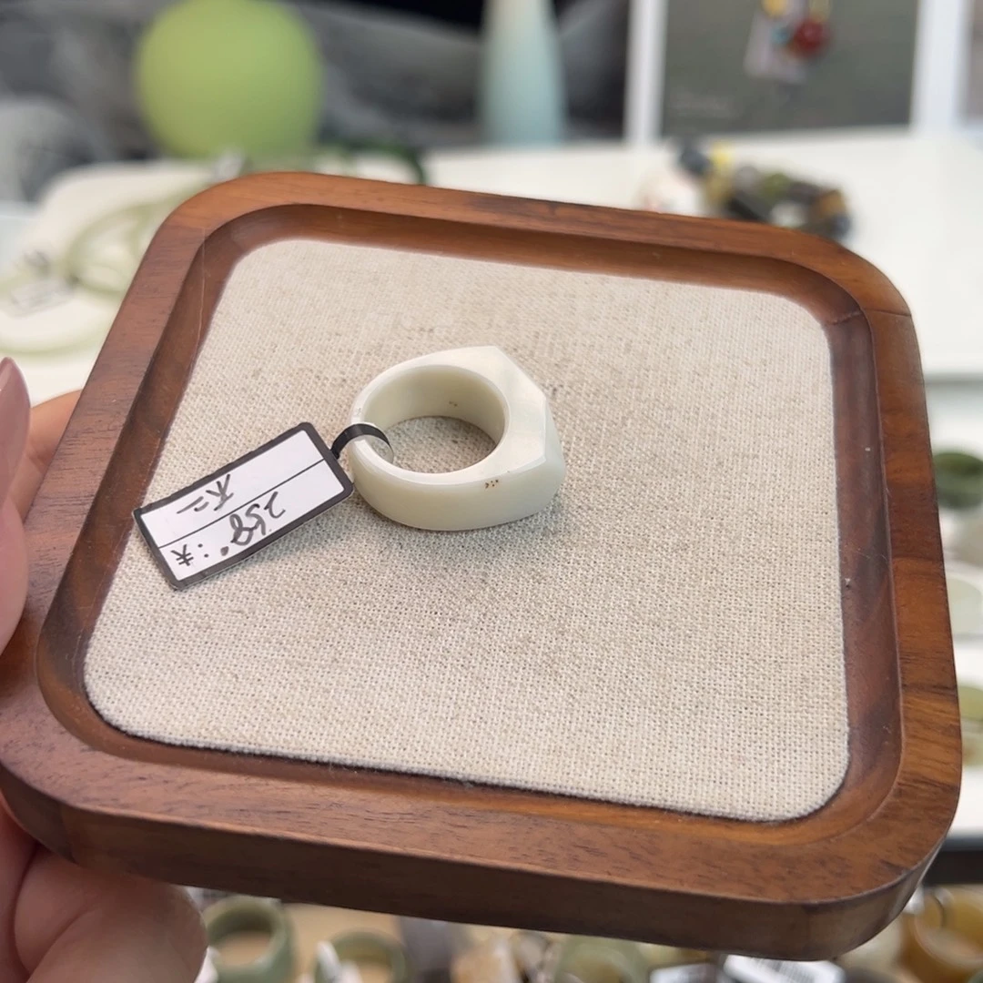 和田玉（糖玉）未镶嵌戒指N19飘糖砖面马鞍直径17.4不退换