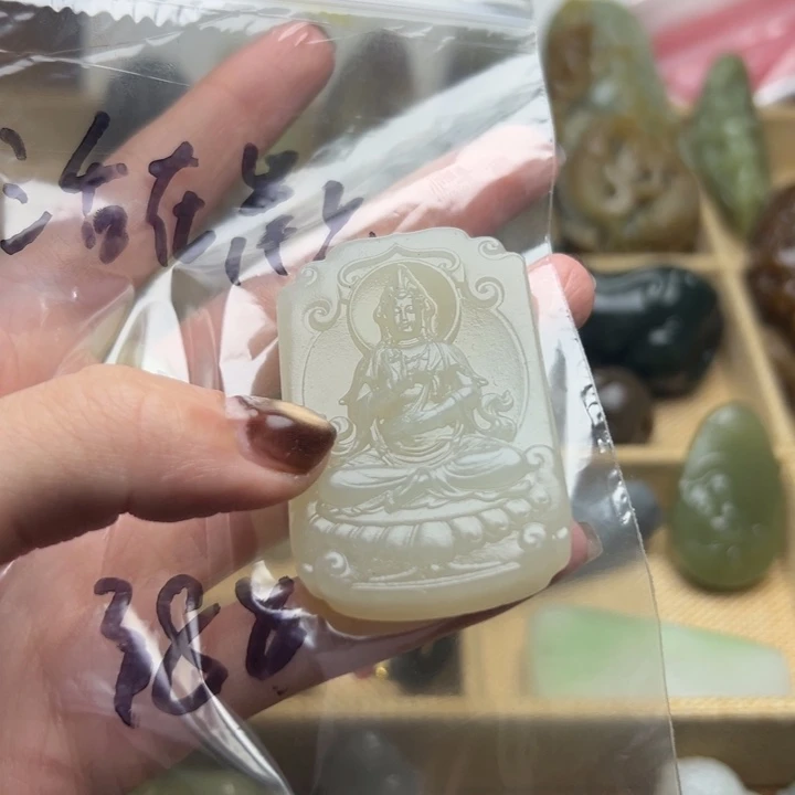 活****和田玉未镶嵌颈饰