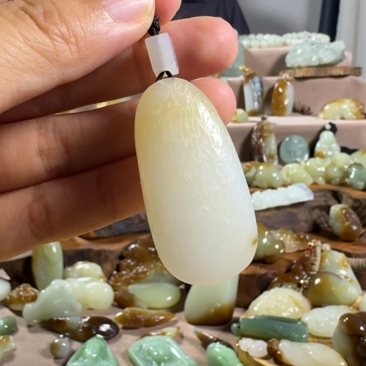 和田玉（糖玉）未镶嵌颈饰