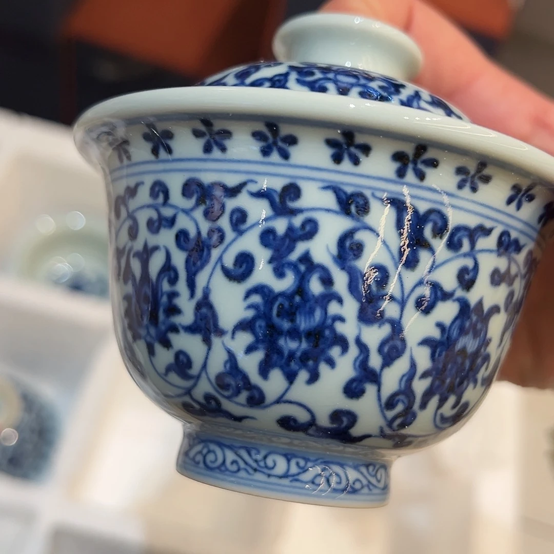 景土柴窑缠枝狮子两才盖碗