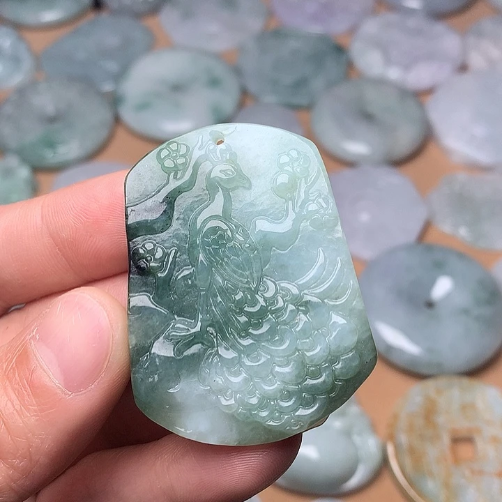 翡翠未镶嵌颈饰凤凰、乌鸡