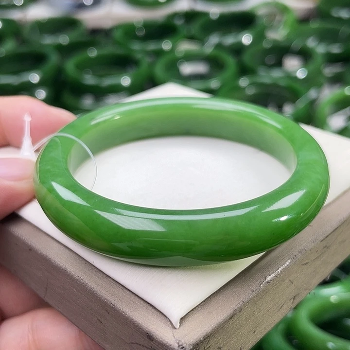 未镶嵌手镯和田玉（碧玉）