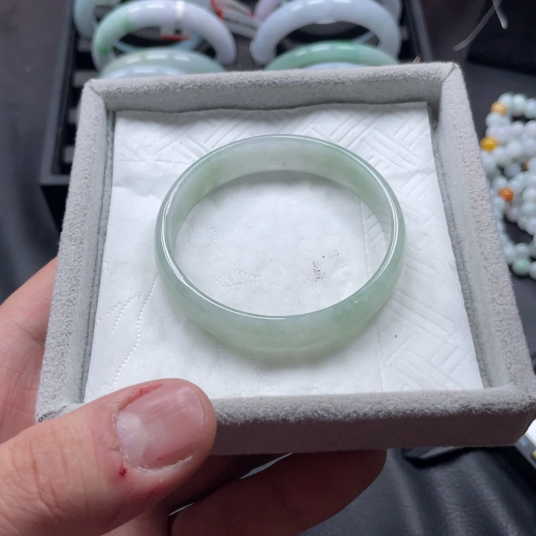 玉***心翡翠未镶嵌手镯公主镯