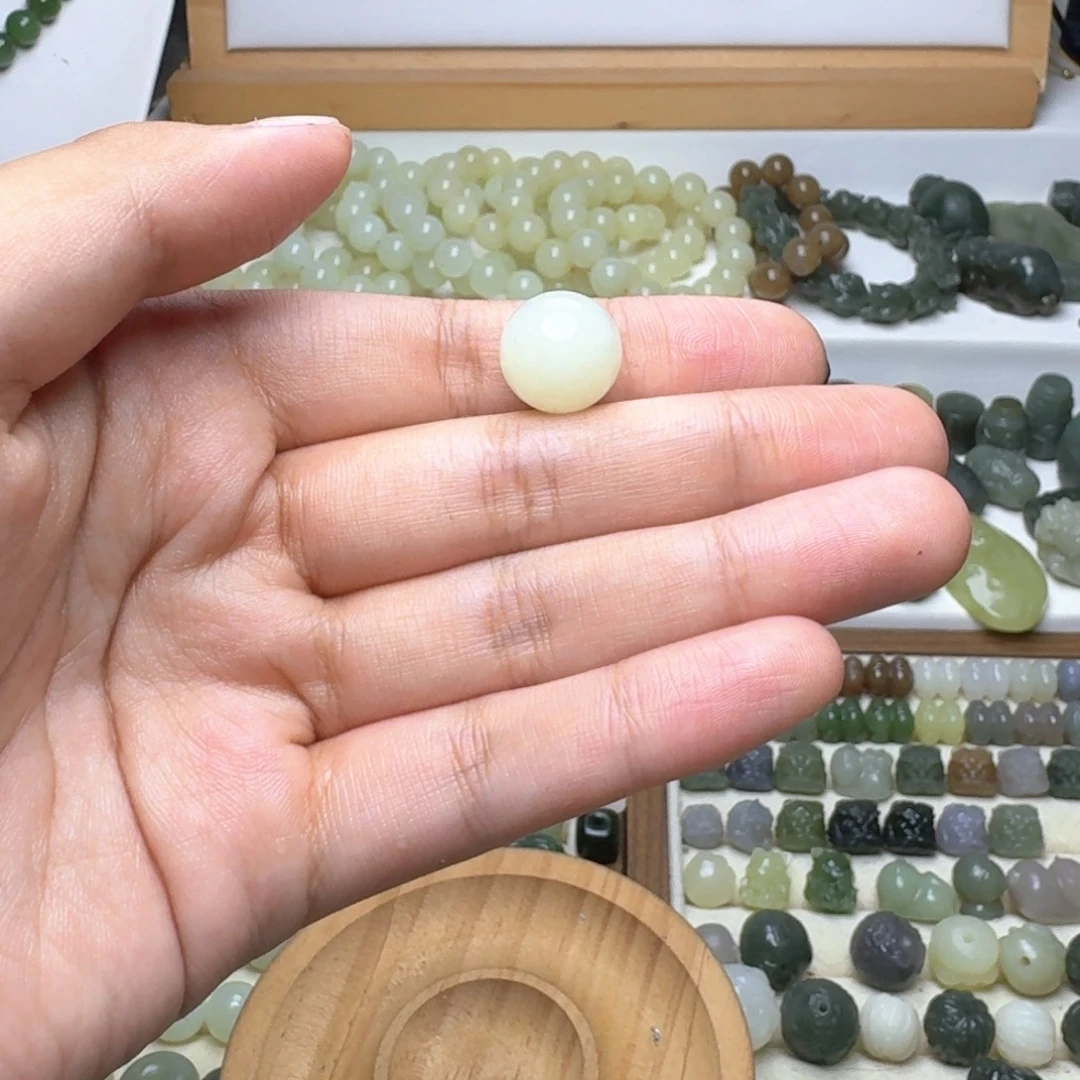 @***哥和田玉未镶嵌珠宝半成品和田玉单珠14