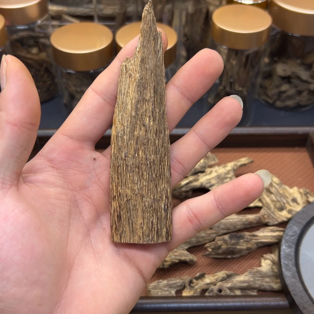 香港天然土沉树身10.9g
