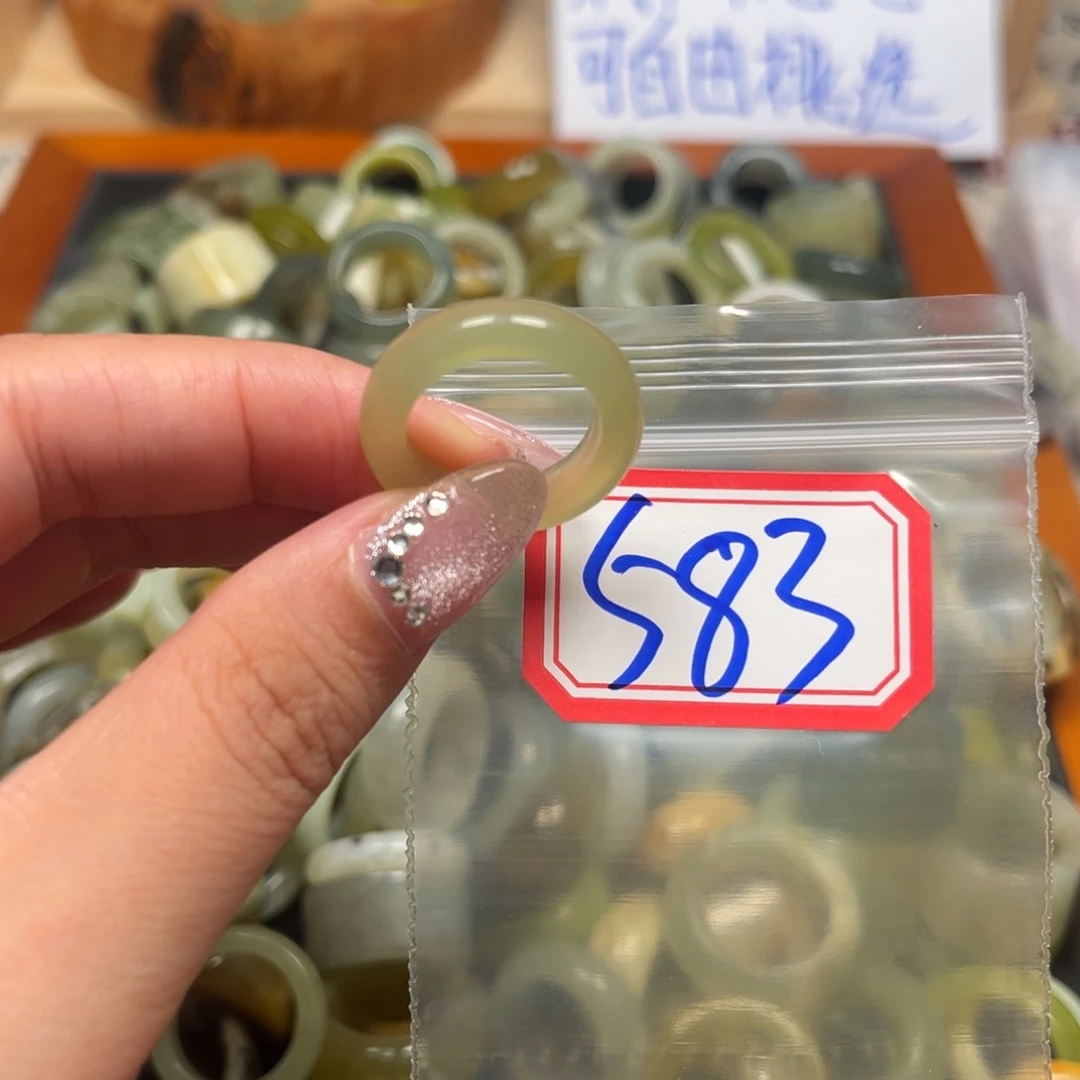 路***璐蛇纹石玉未镶嵌珠宝奇石