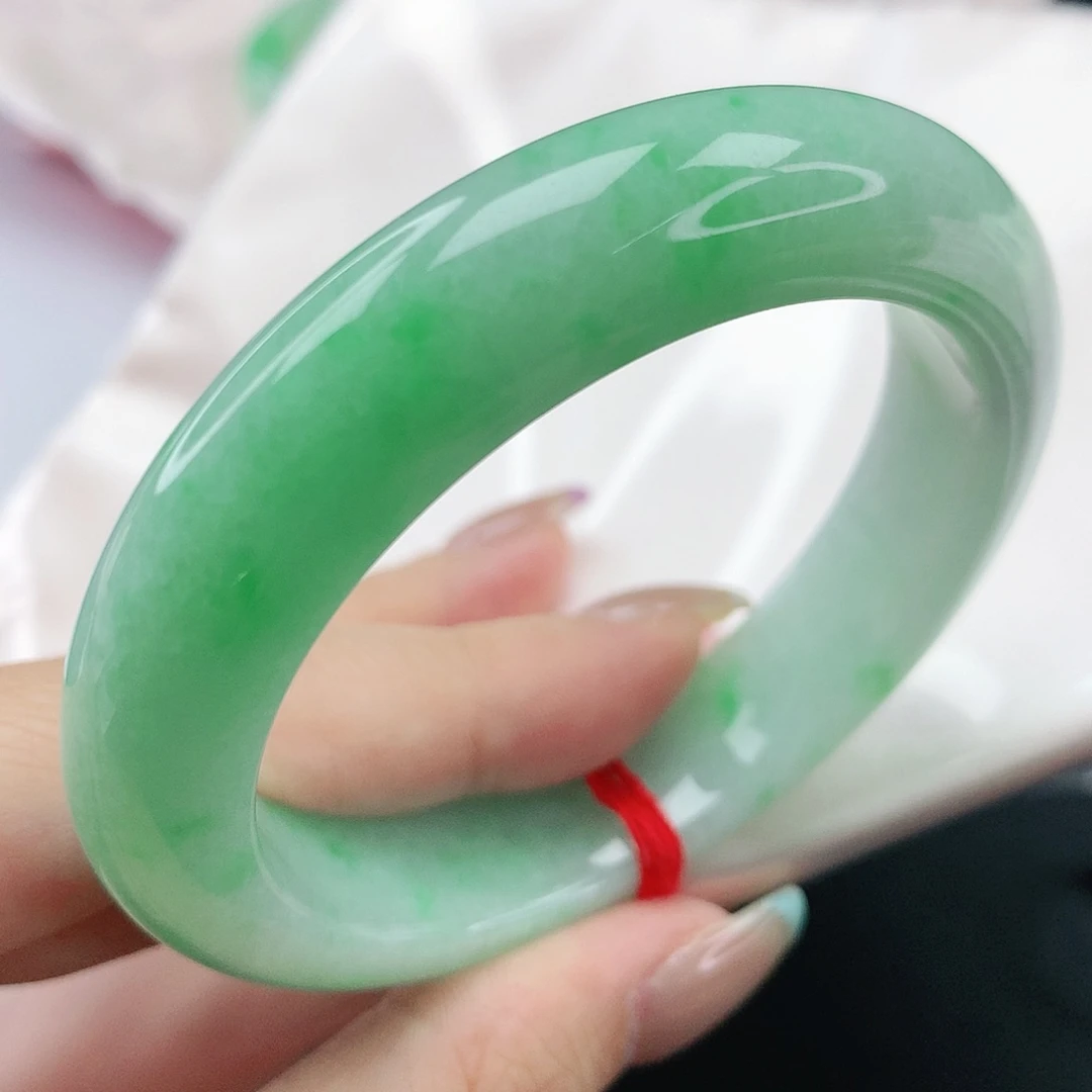 翡翠手镯未镶嵌，736