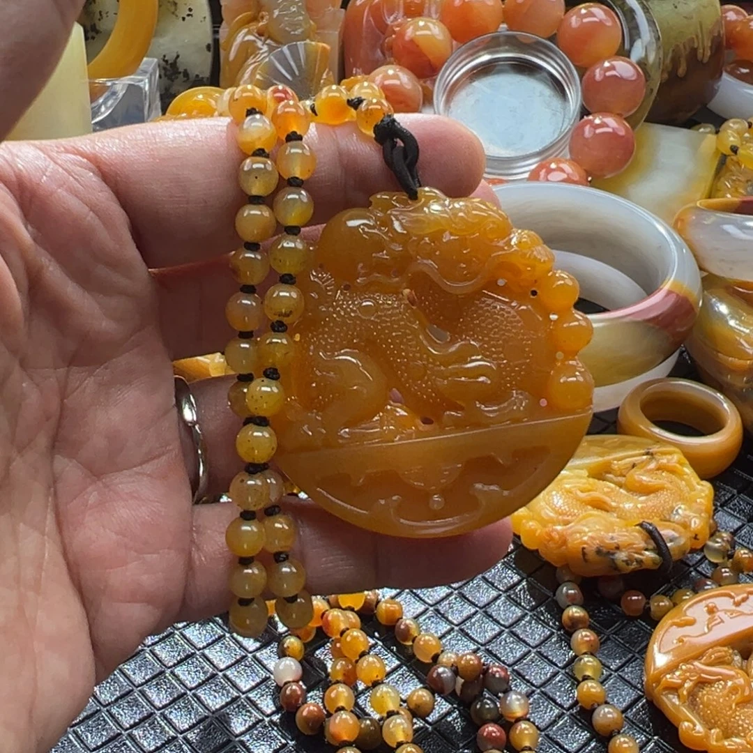 石英质玉未镶嵌颈饰