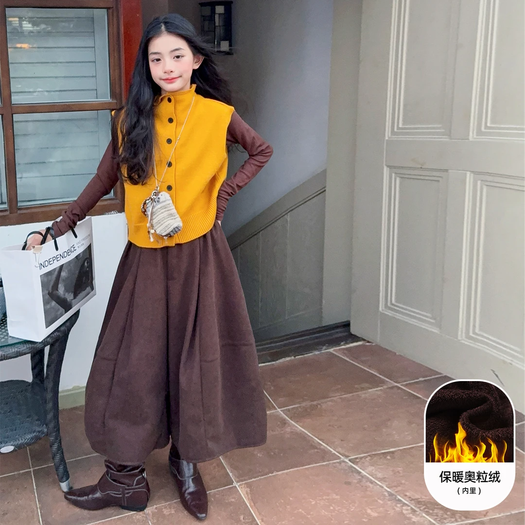 女童秋冬新款复古洋气设计感毛衣马甲双面绒打底衫宽松加绒裤三件