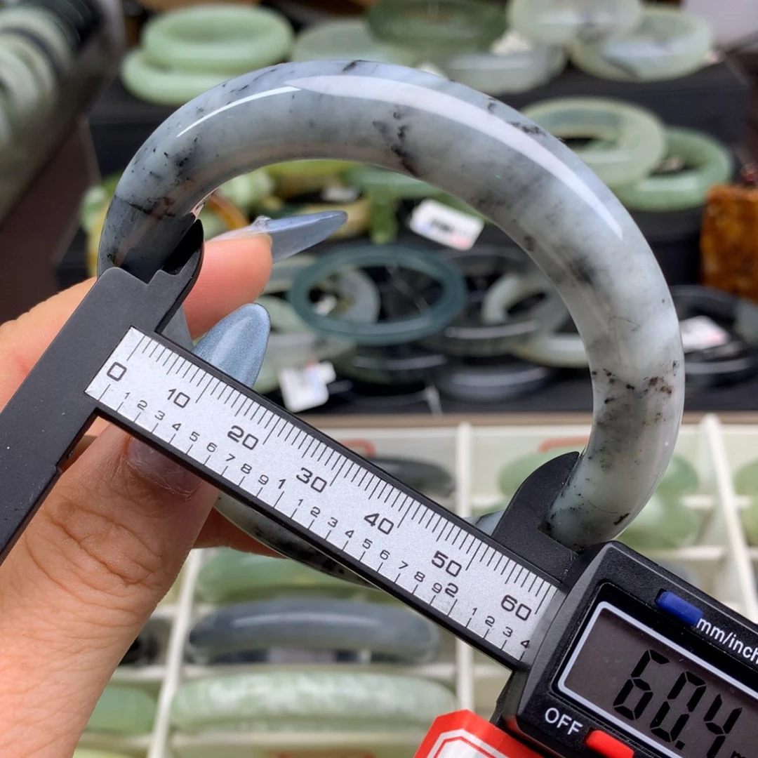 蛇纹石玉未镶嵌手镯25