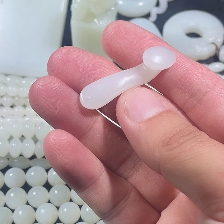 和田玉未镶嵌吊坠(不含链)如意