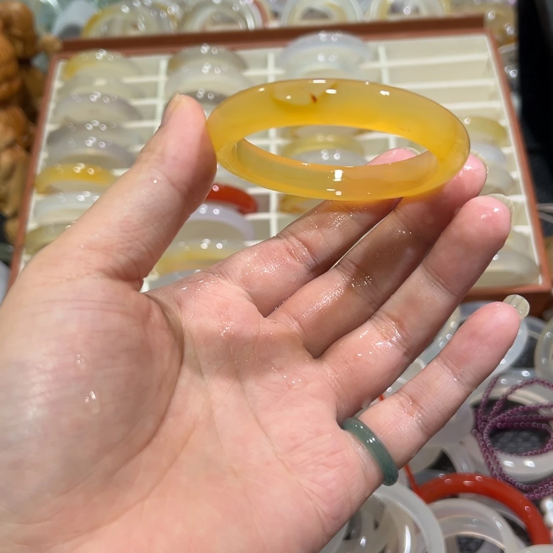玛瑙/玉髓未镶嵌手镯56圈有包容4.7
