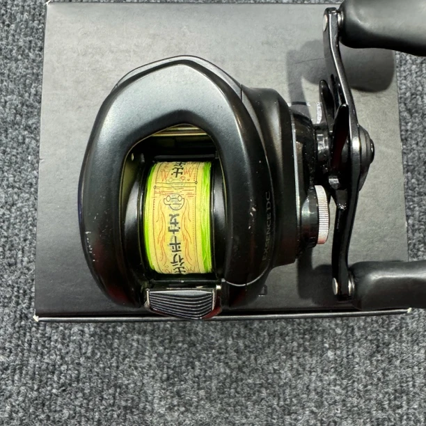 85#路亚水滴轮，二二DC右手xg表面擦花有沙沙声无齿感书盒齐全