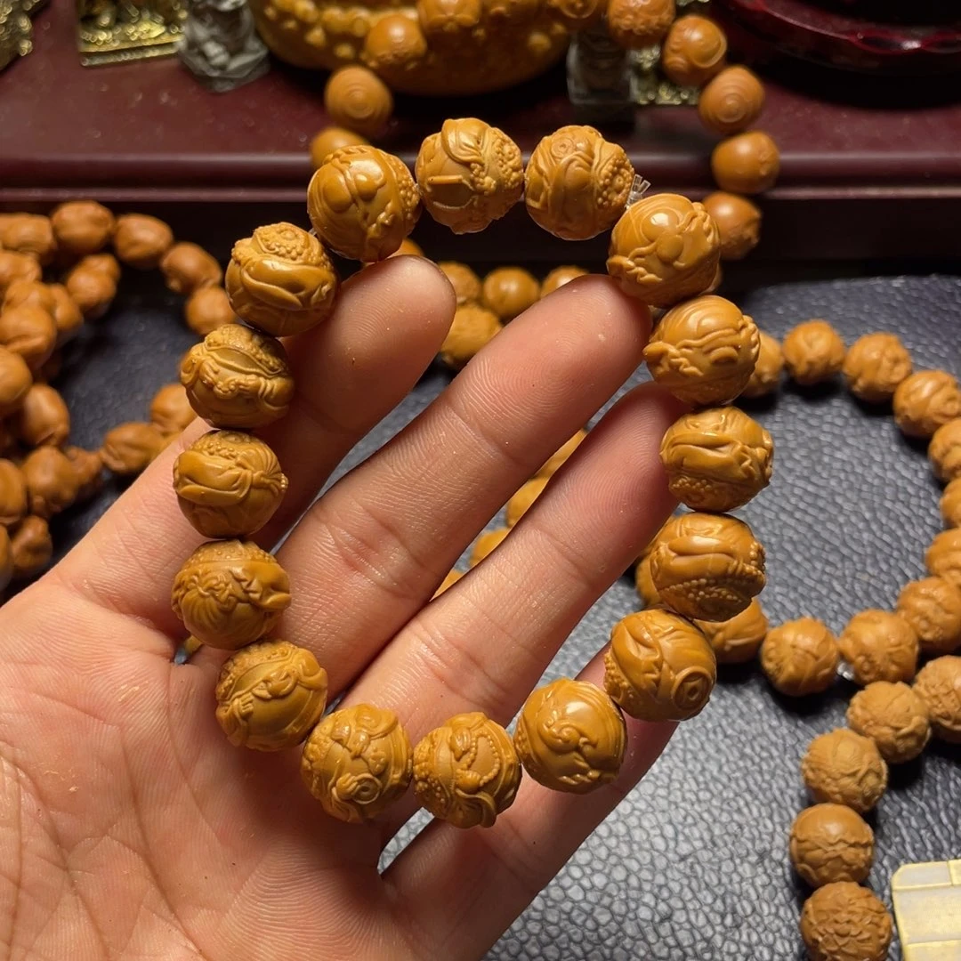 蓝****猴头核桃雕刻金蟾