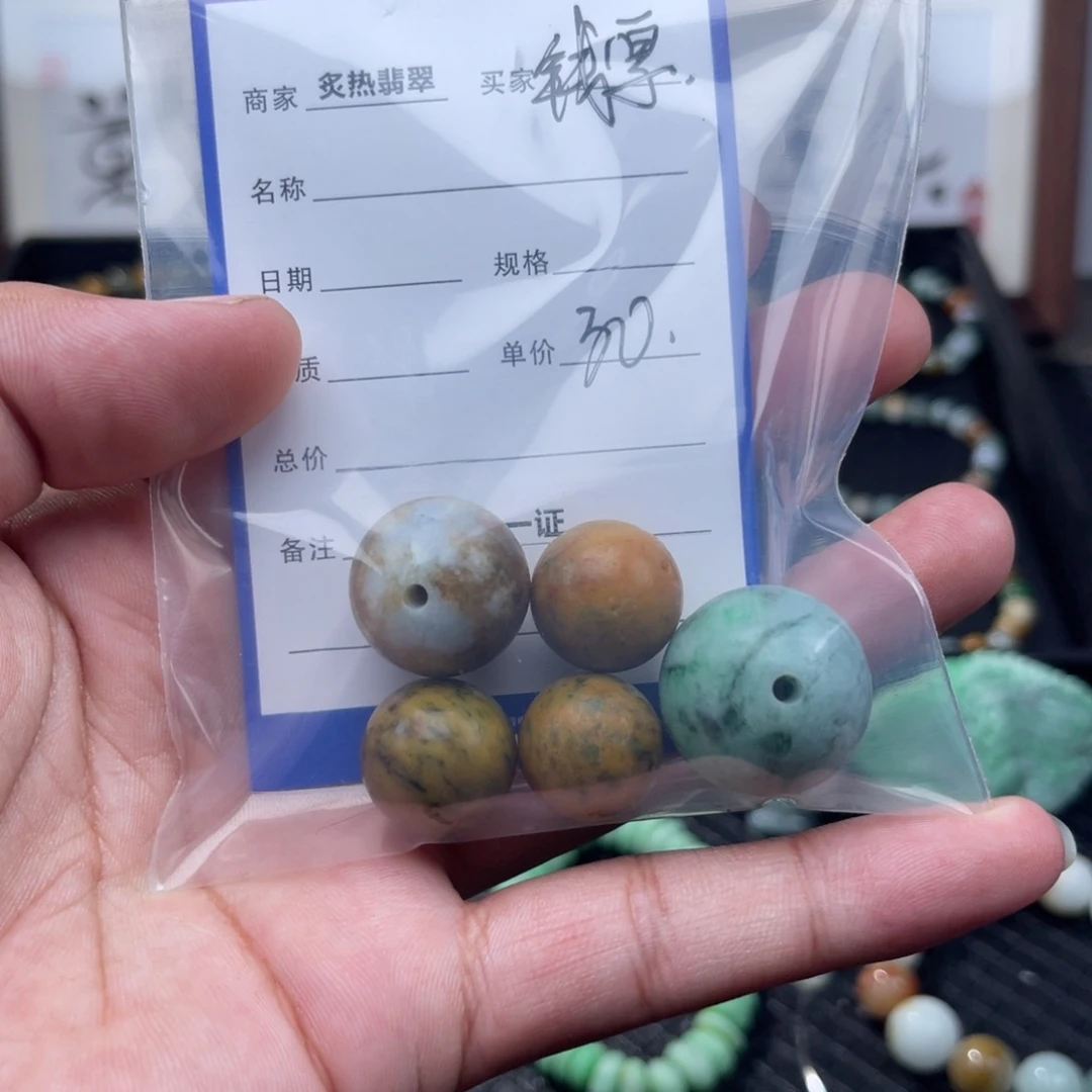 钱***右未镶嵌手串翡翠30