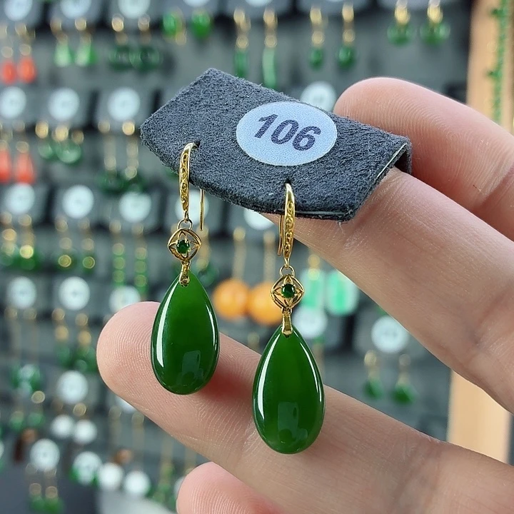 和田玉18K金镶嵌耳饰