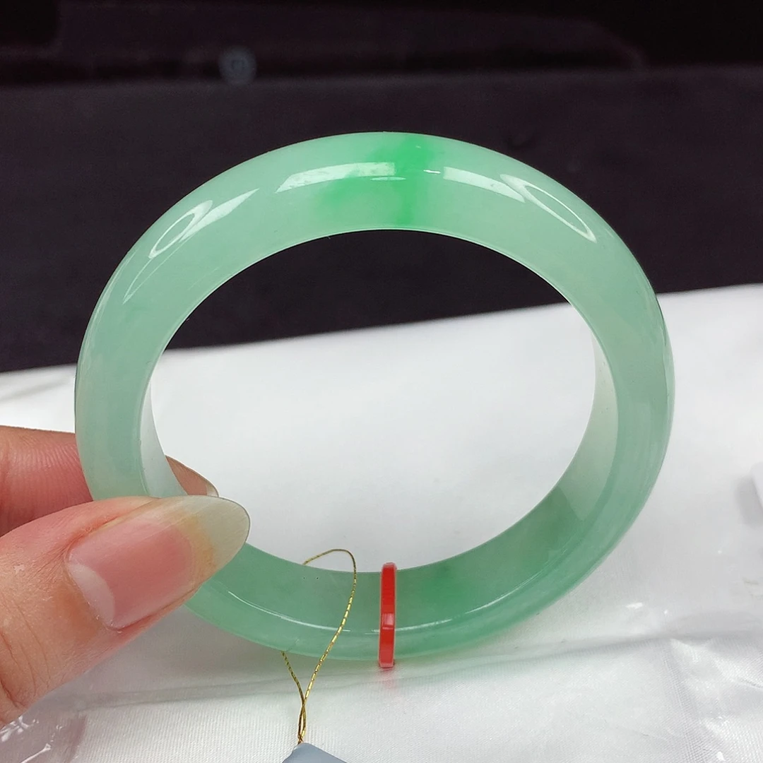 翡翠手镯未镶嵌56圈927