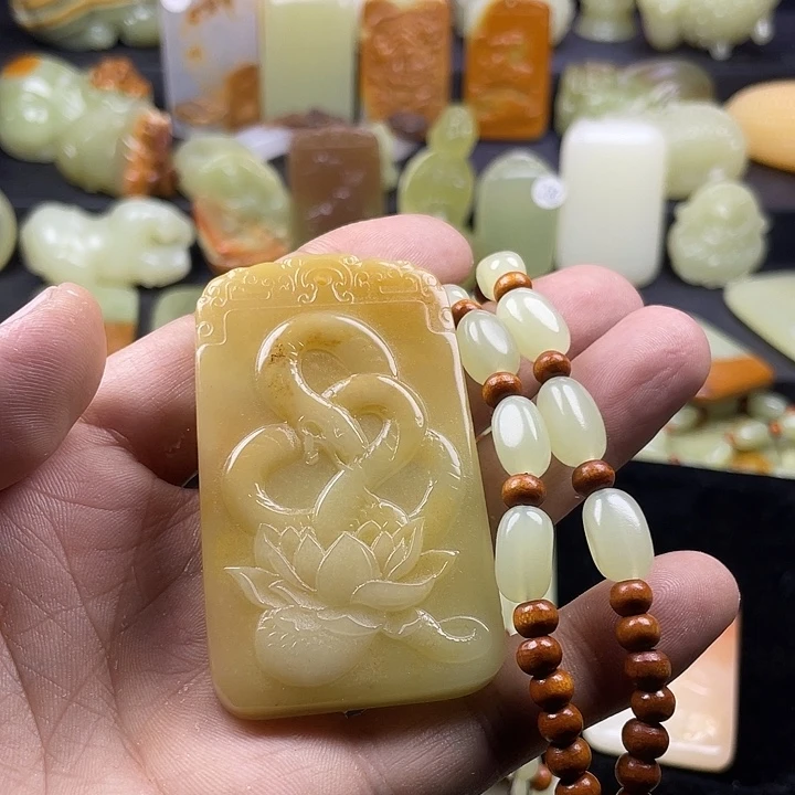 大****。时尚潮流生肖蛇牌子