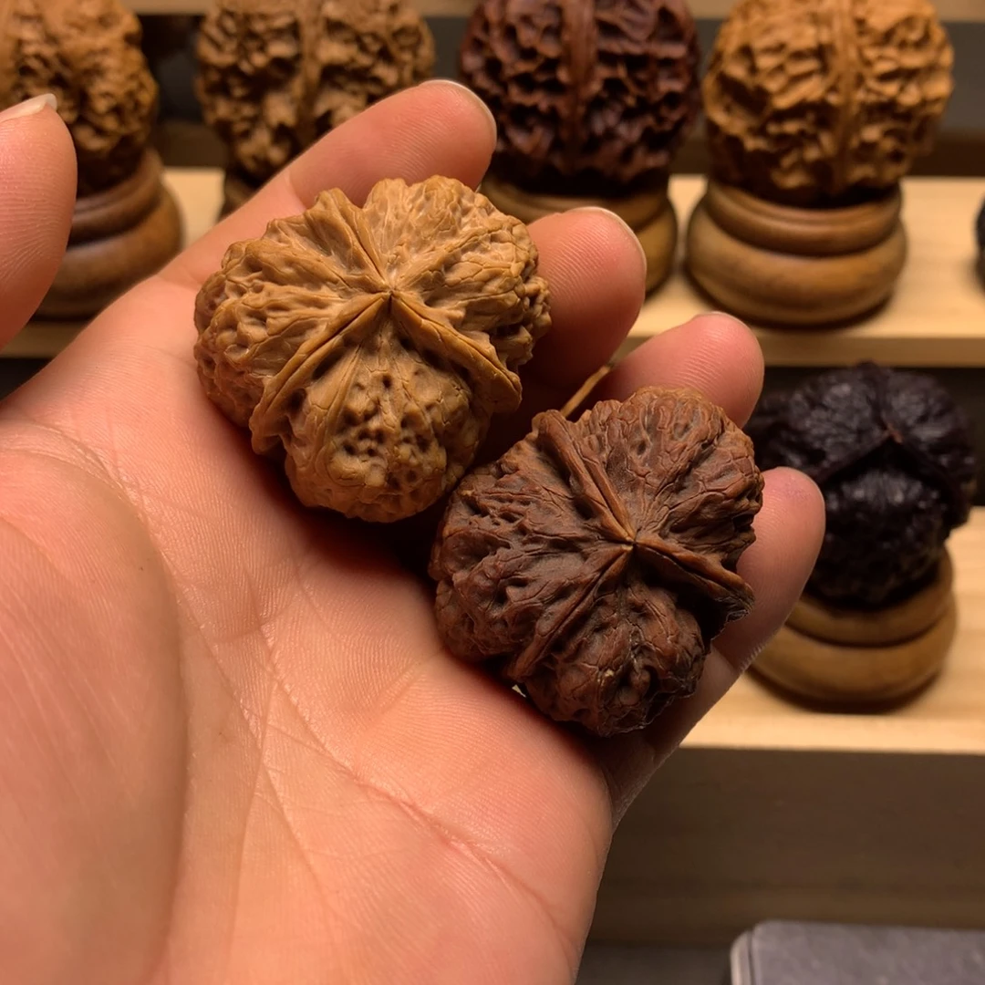 文玩核桃把件峭壁三棱