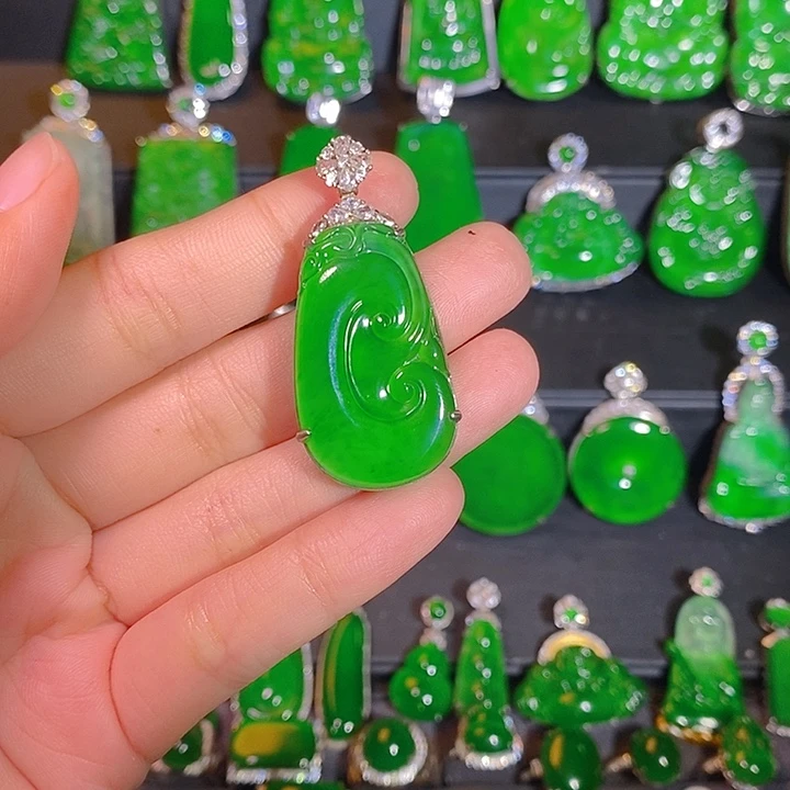 翡翠银S925镶嵌颈饰是