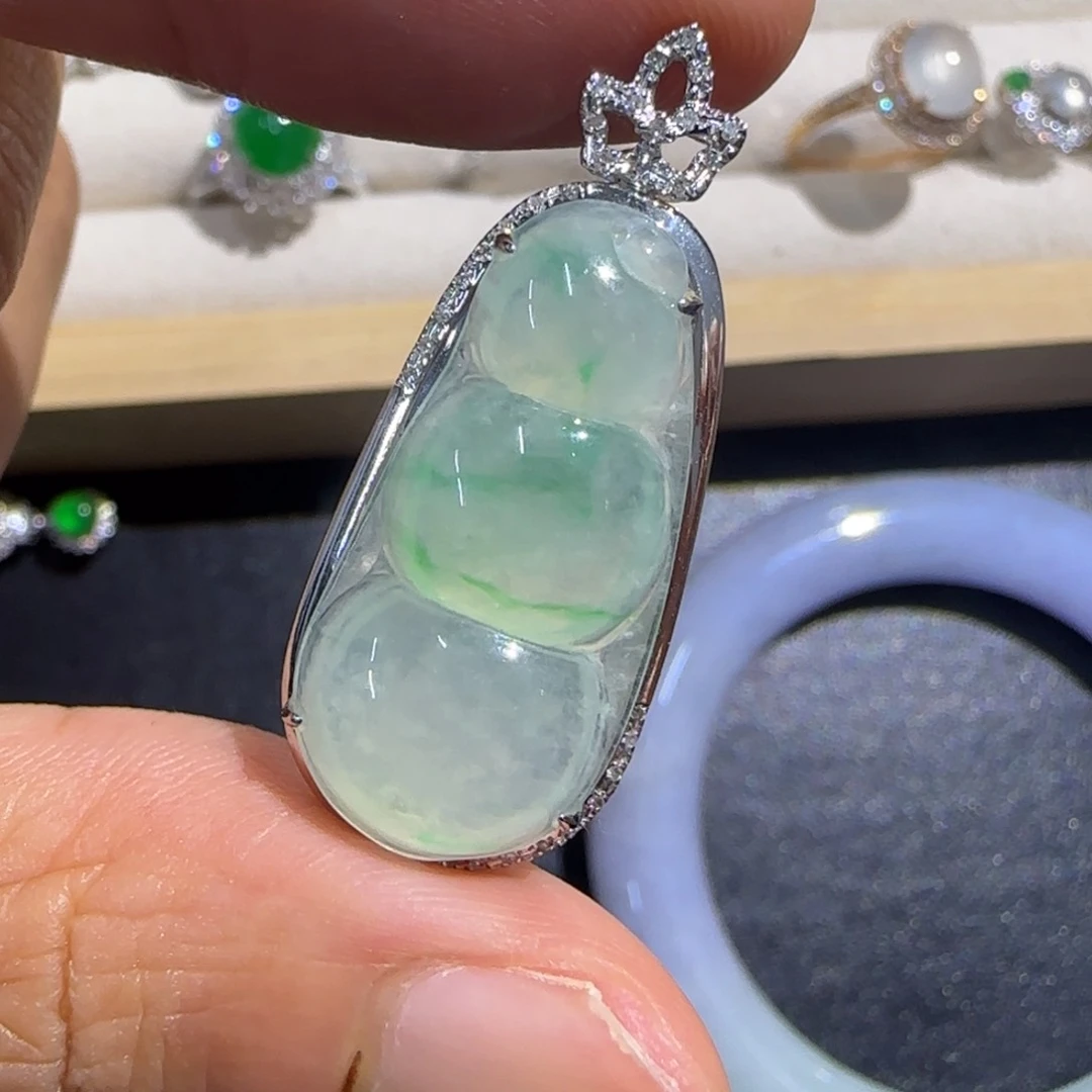 翡翠18K金镶嵌颈饰豆子