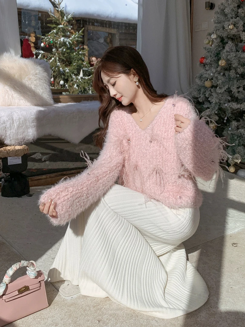 仙女风粉色毛衣2025秋冬新款羽毛闪亮钉钻V领小香风针织衫女上衣