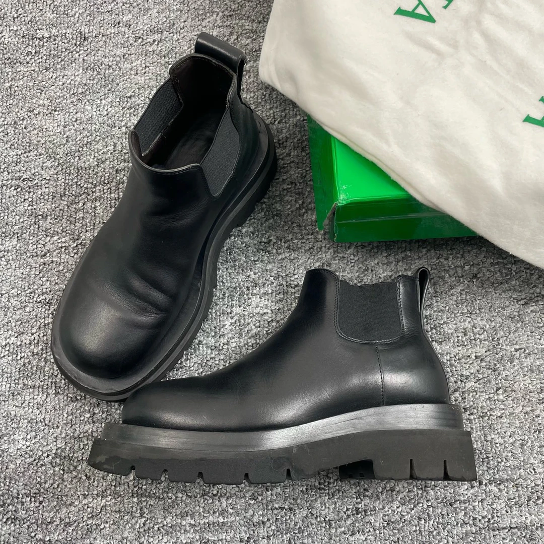 95新 BOTTEGA VENETA/葆蝶家 35码/BV厚底黑色短筒靴/6351