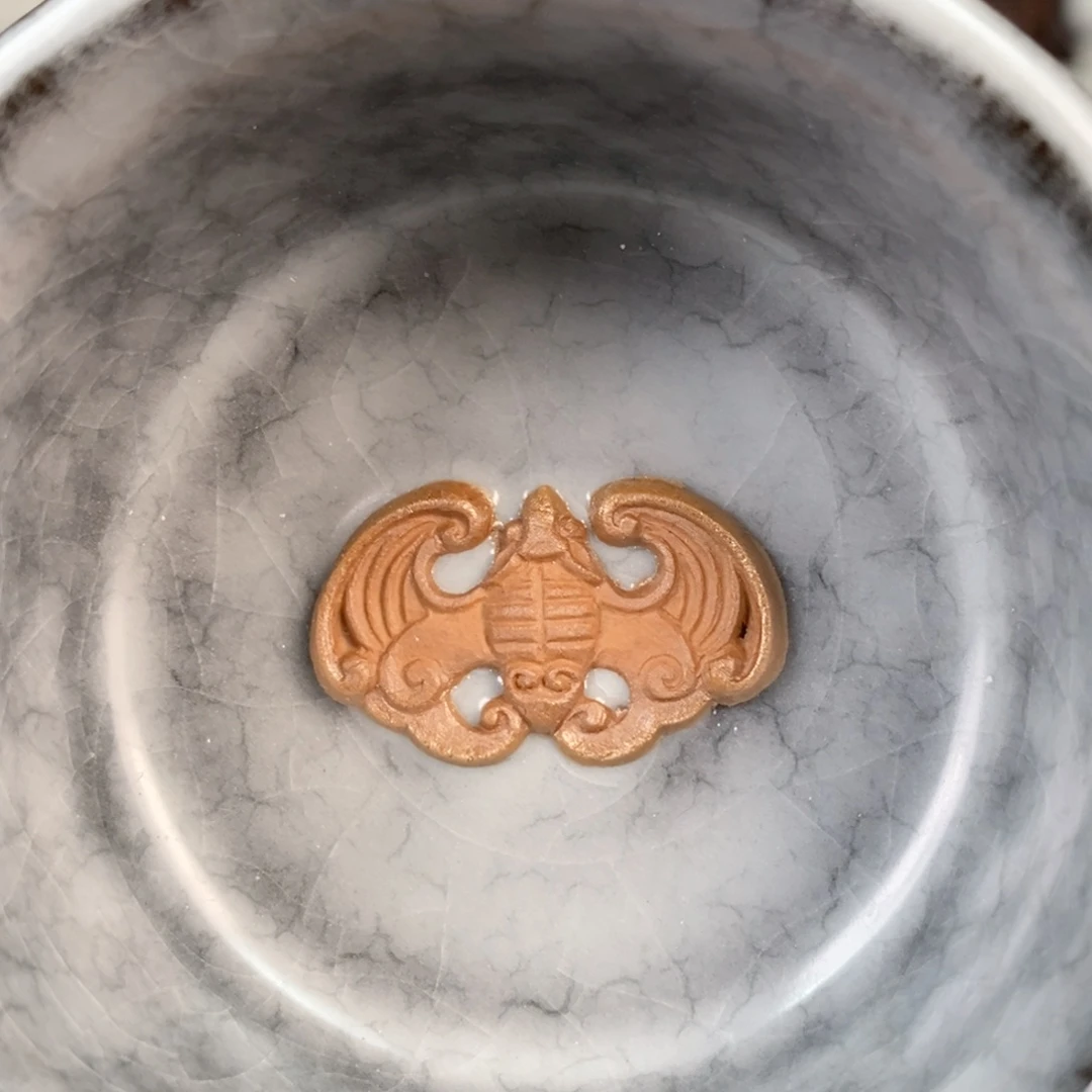 铁胎月白开片 马蹄杯 福在眼前