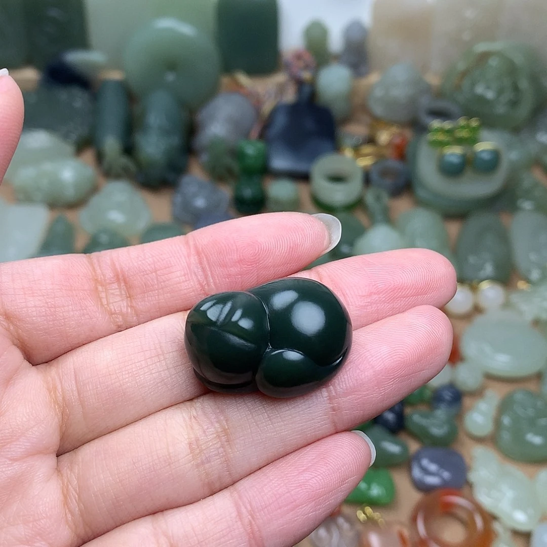 和田玉吊坠未镶嵌